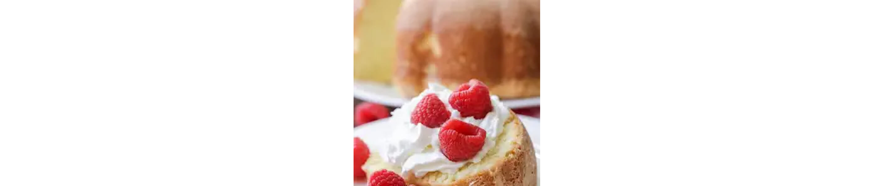 Pound cake with raspberries