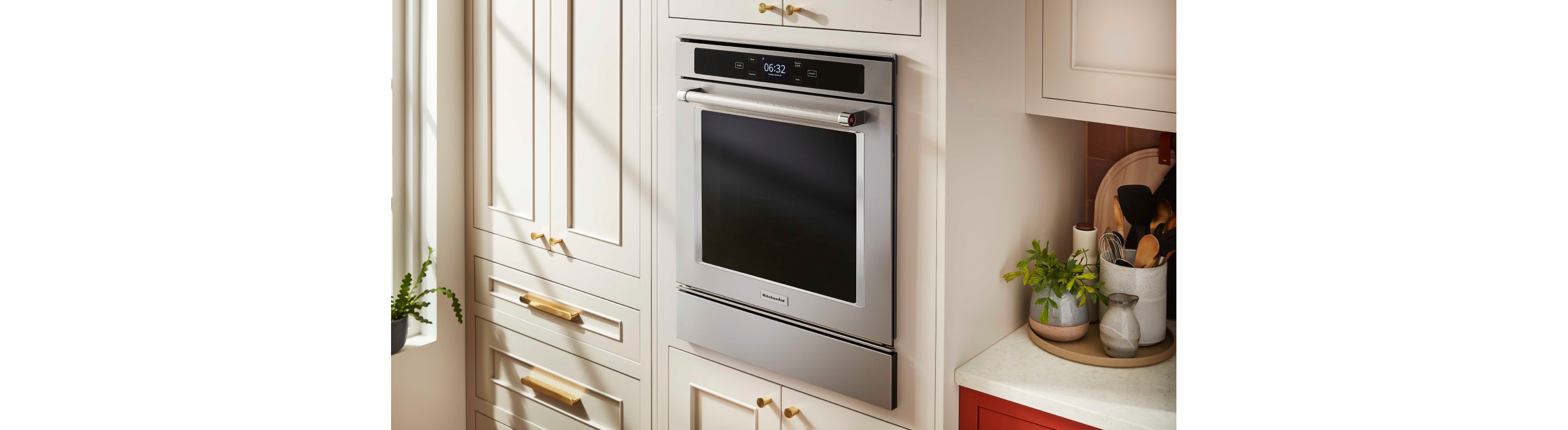 A single wall oven