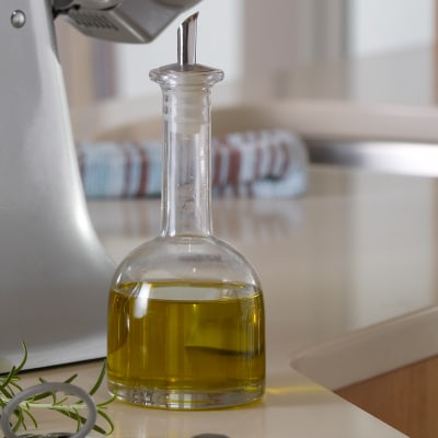 Cruet που περιέχει ελαιόλαδο