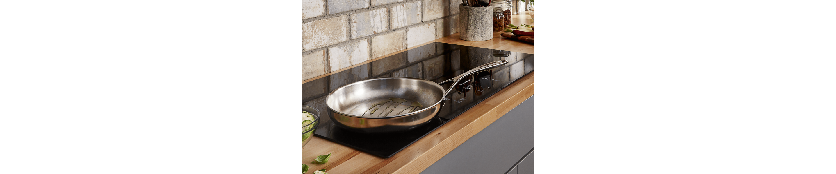 Skillet with oil in it