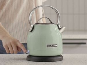 Cleaning electric kettle store with white vinegar