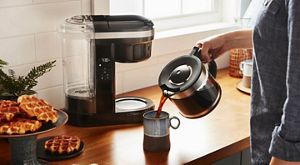 Desktop online coffee maker