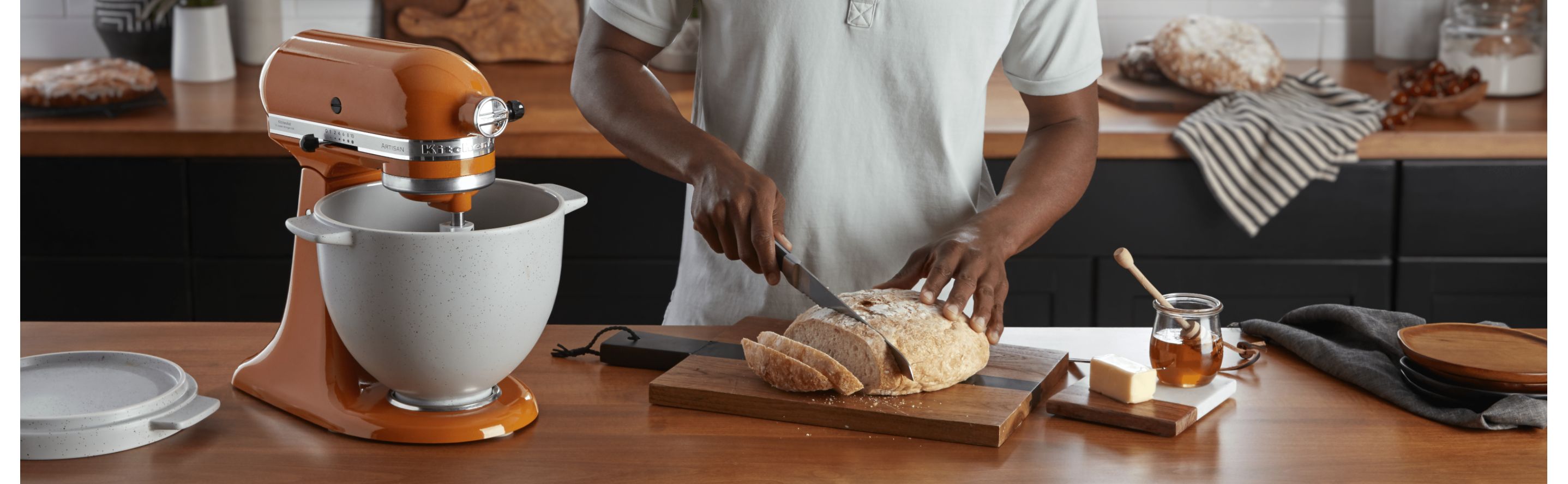 Storing bread in a sales bread box