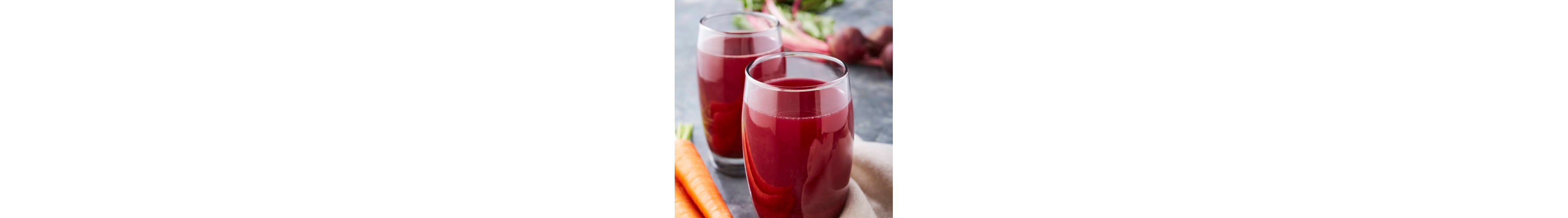 Beet and carrot juice in two glasses