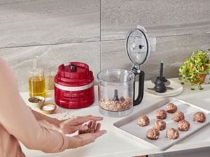 Using a food processor to mince chicken