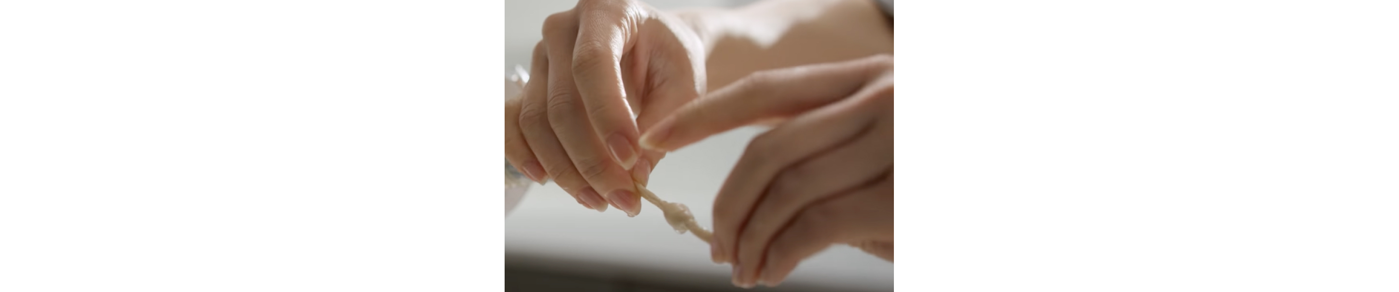 Person tying the sausage casing