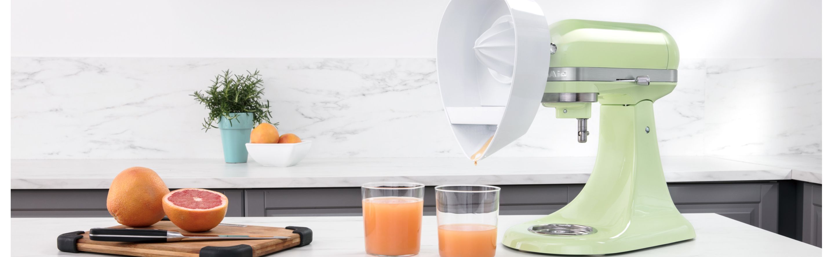 https://www.kitchenaid.com/is/image/content/dam/business-unit/kitchenaid/en-us/marketing-content/site-assets/page-content/pinch-of-help/how-to-use-a-citrus-juicer/citrus-juicer-Masthead.jpg?fit=constrain&fmt=jpg&wid=2875