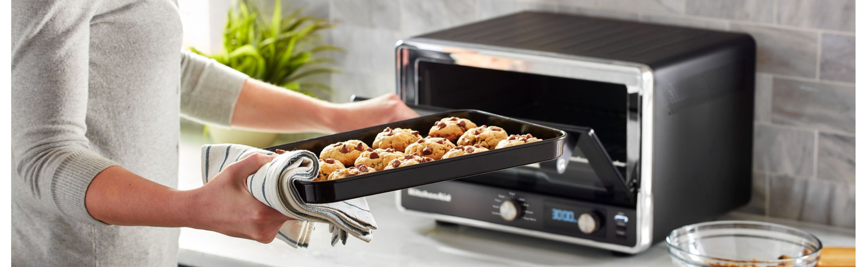 KCO224BM by KitchenAid - Dual Convection Countertop Oven with Air Fry and  Temperature Probe