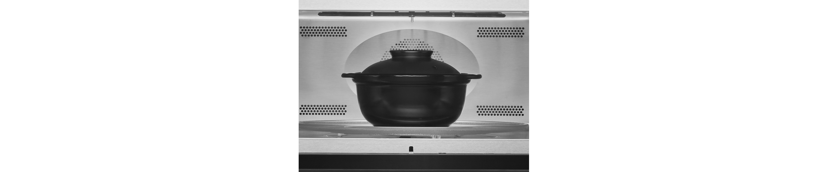 https://www.kitchenaid.com/is/image/content/dam/business-unit/kitchenaid/en-us/marketing-content/site-assets/page-content/pinch-of-help/how-to-use-a-dutch-oven-for-cooking/How-to-use-a-Dutch-Oven_Step_2.png?fit=constrain&fmt=png-alpha&wid=2875