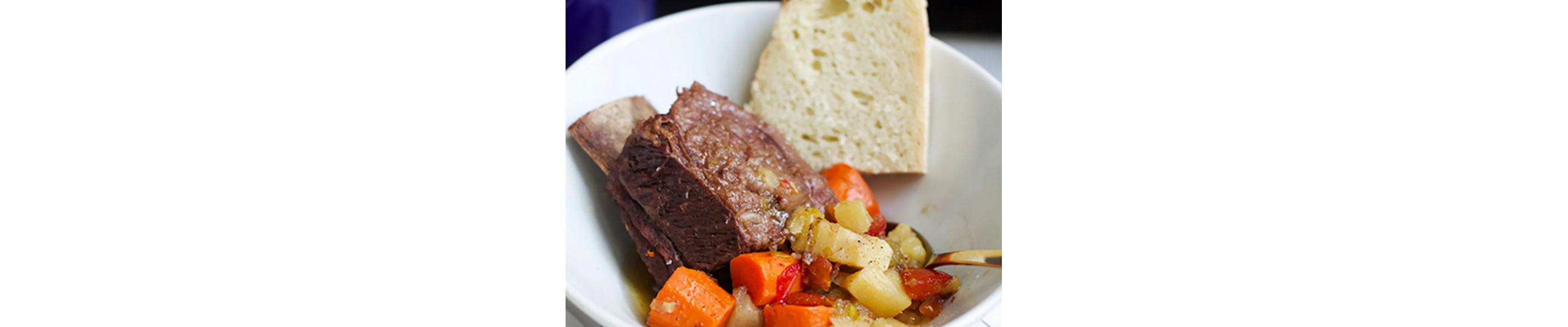 Roast in a dish with vegetables and bread