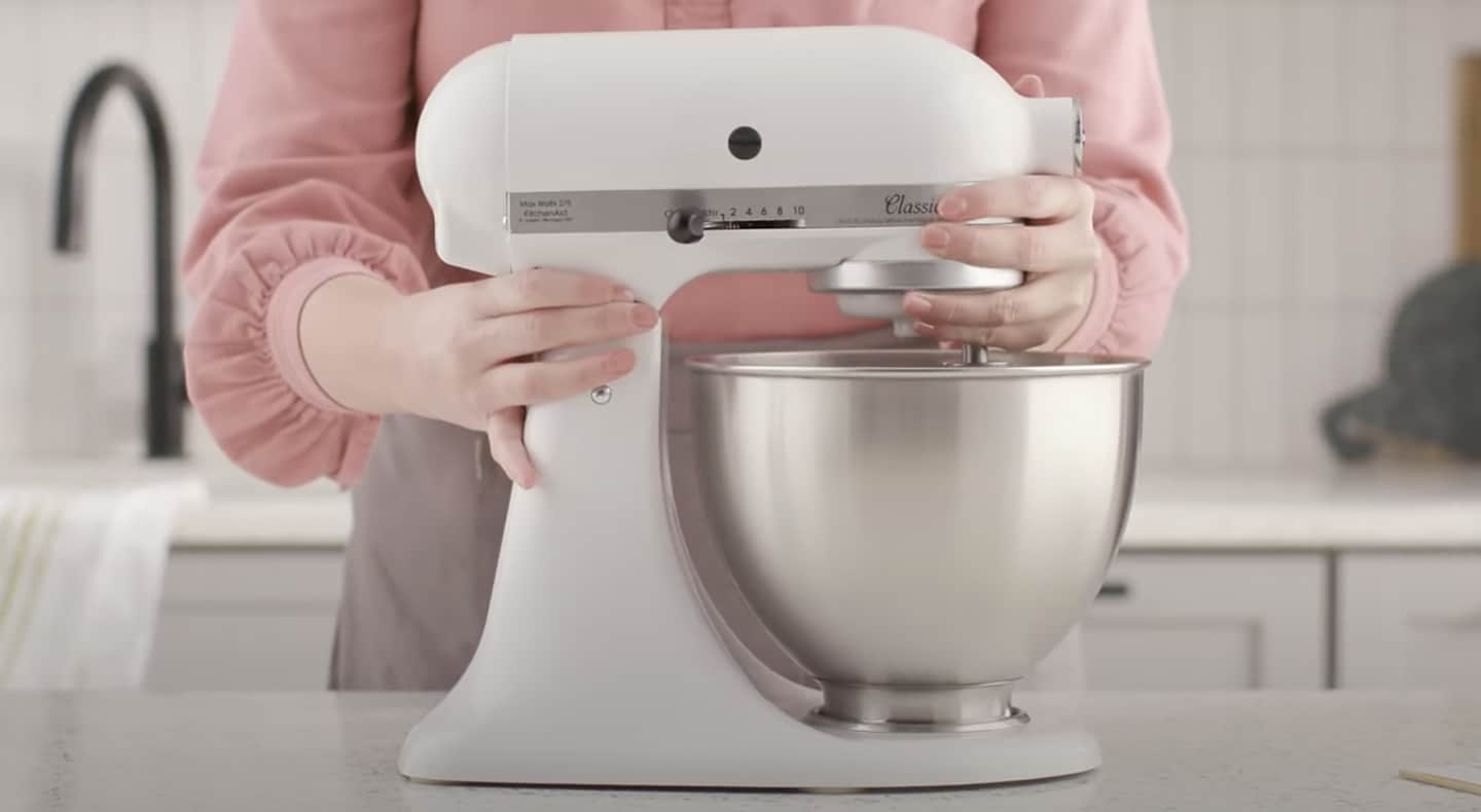 How to Use Kitchenaid Mixer: Mastering Your Baking Game