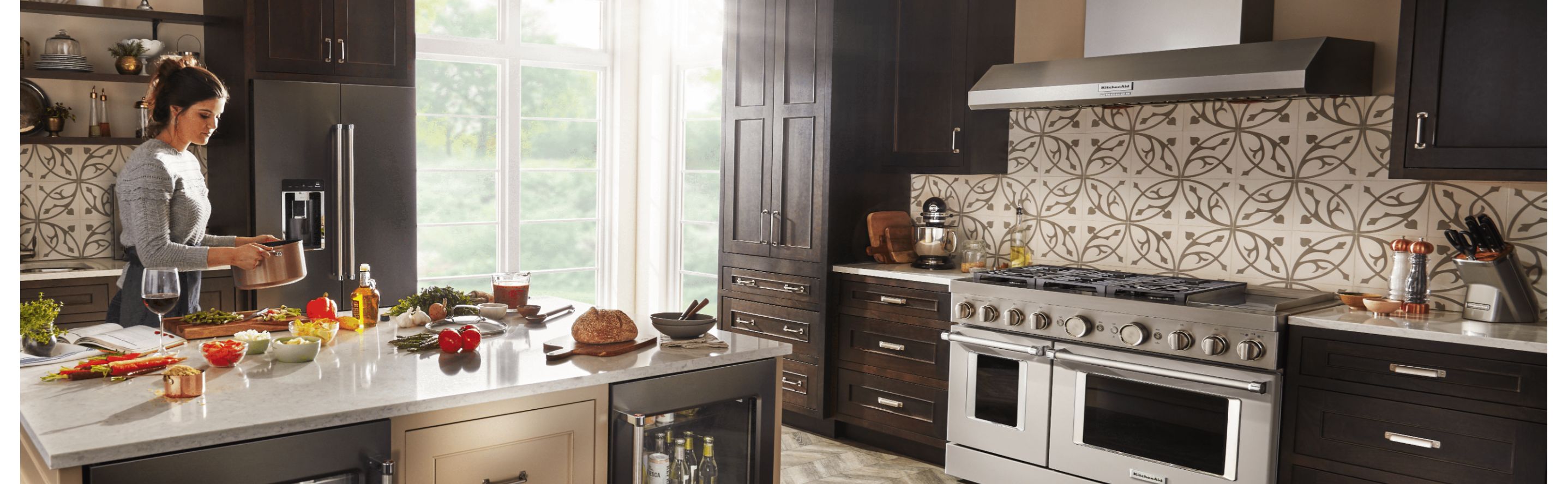 Clearance between gas stove top and microwave above