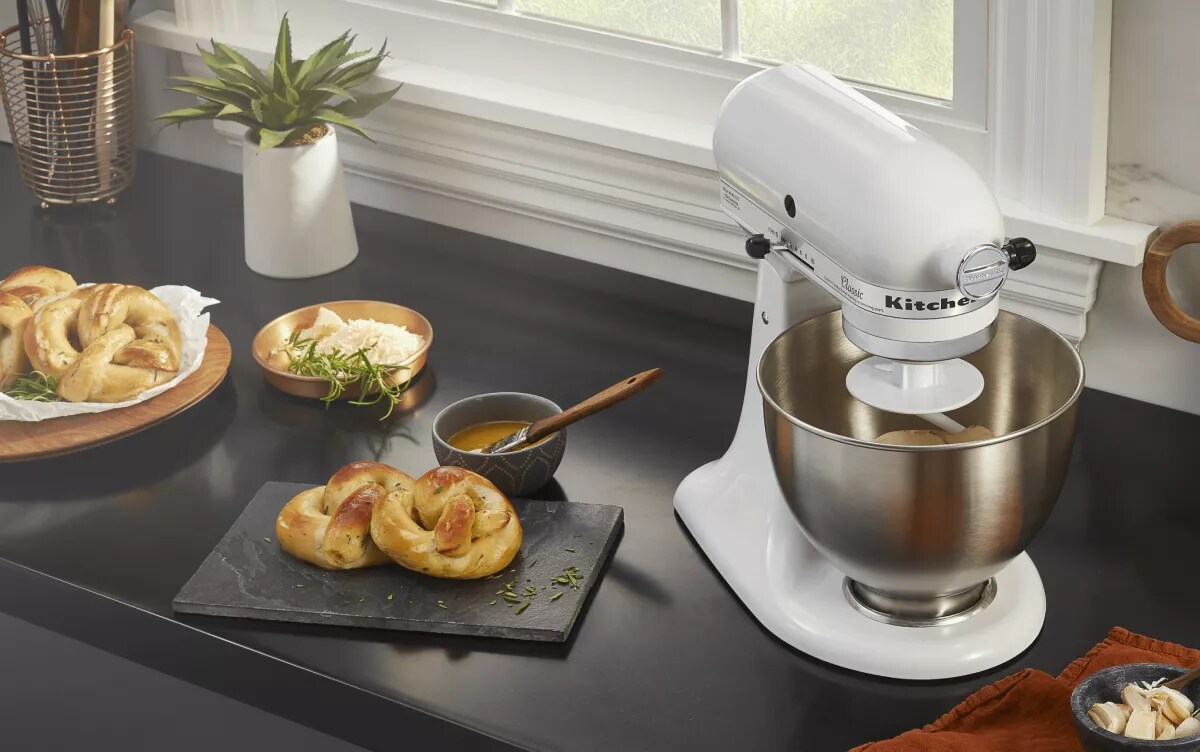 What Speed Should a Kitchenaid Mixer Be on to Knead Dough: Perfect Settings Revealed