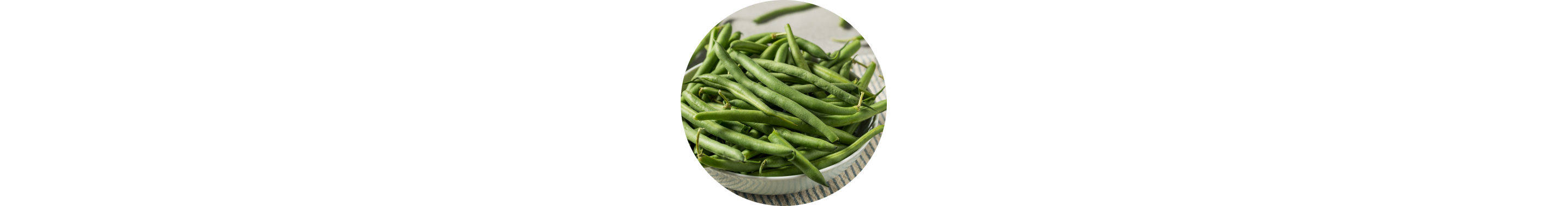 A bowl of unsnapped green beans.