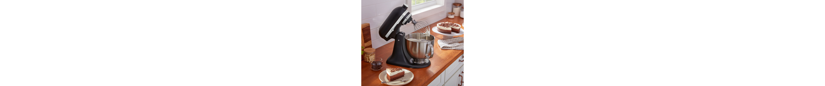 Standmixer on the counter making whipped topping