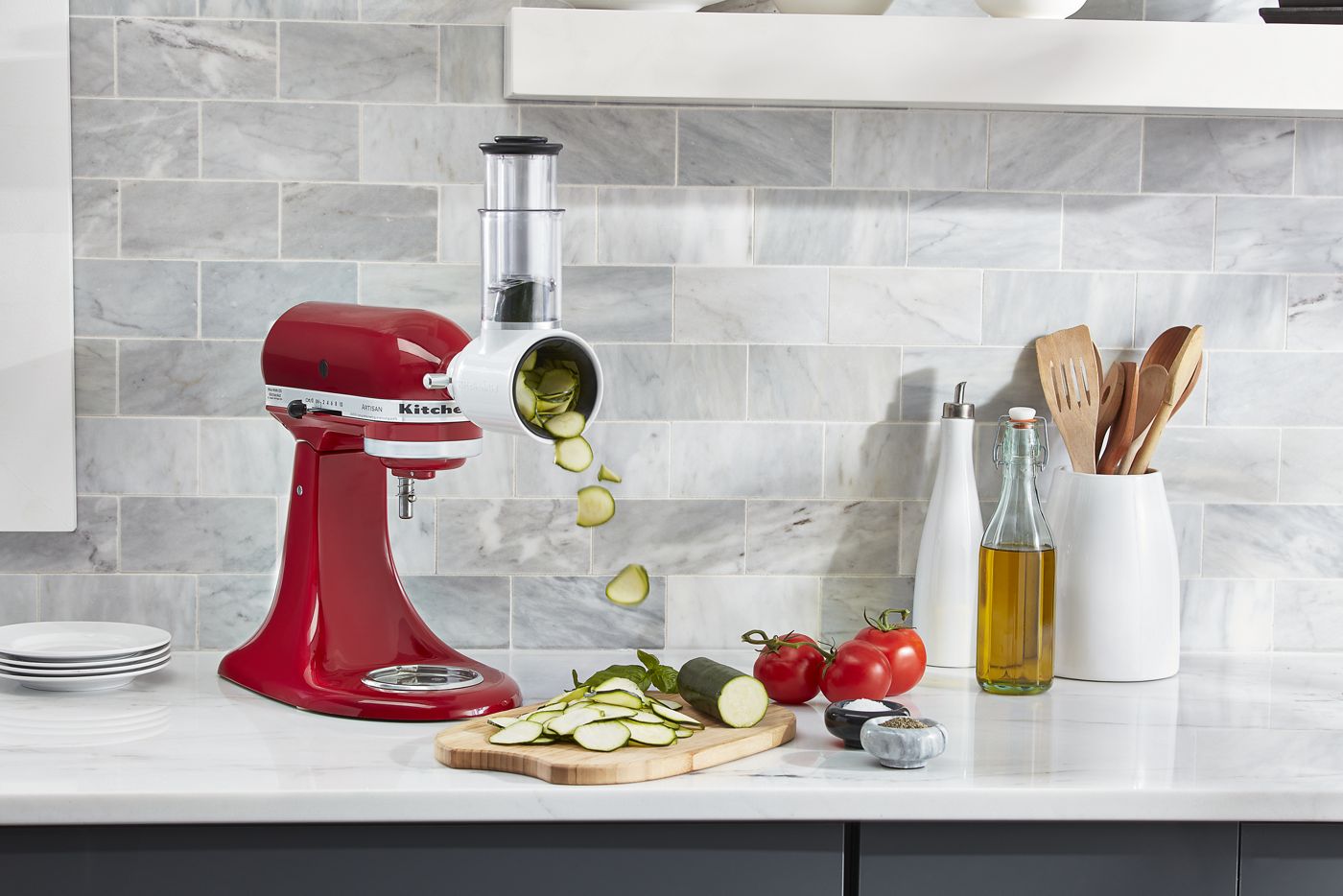 Combo batidora de pedestal Artisan de 4.7 L (5 qt) con aditamento rebanador/rallador Fresh Prep – Rojo Imperial