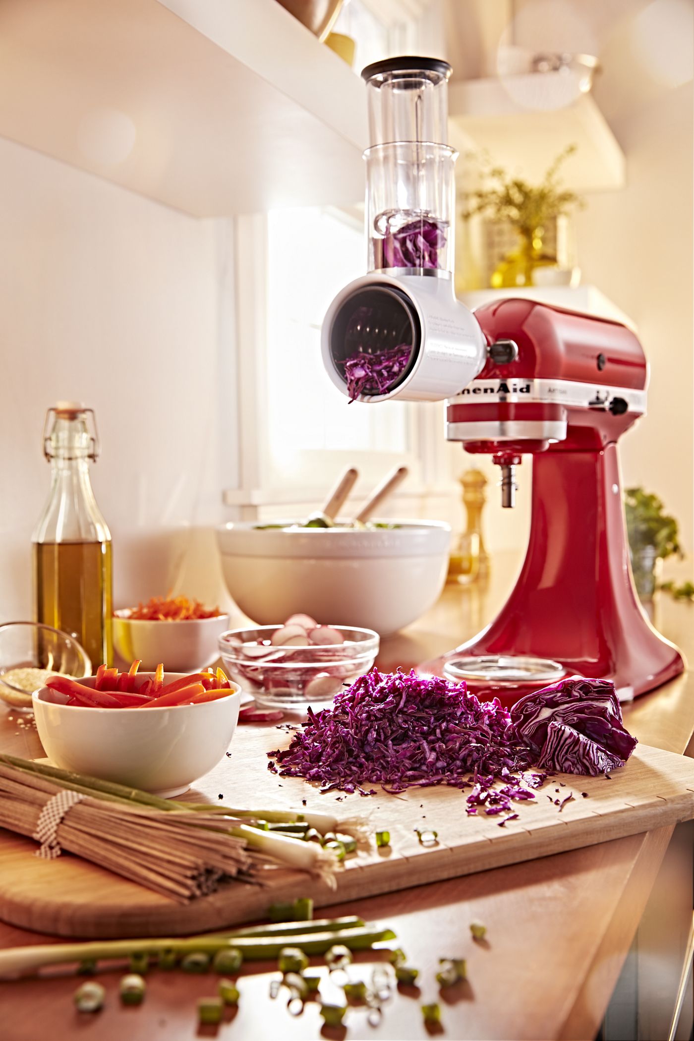 Combo batidora de pedestal Artisan de 4.7 L (5 qt) con aditamento rebanador/rallador Fresh Prep – Rojo Imperial